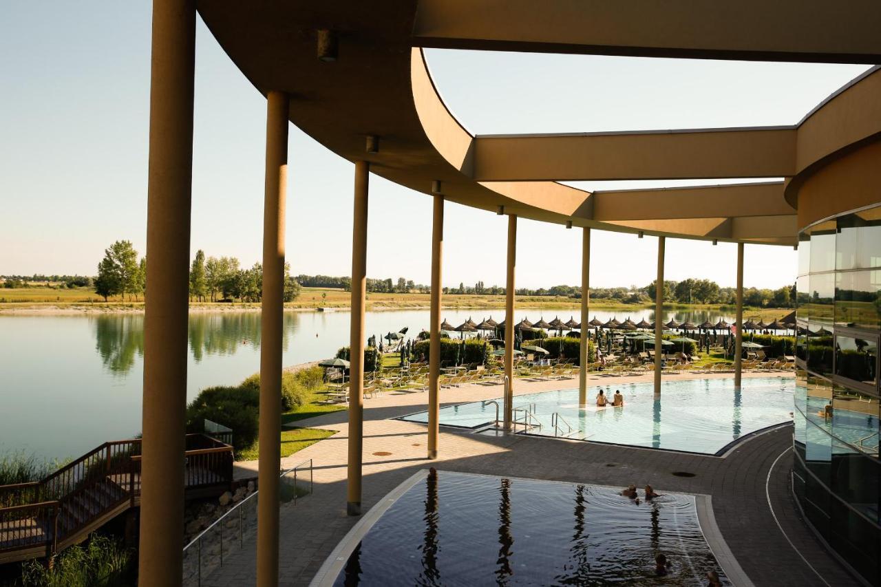 St. Martins Therme & Lodge Frauenkirchen Extérieur photo